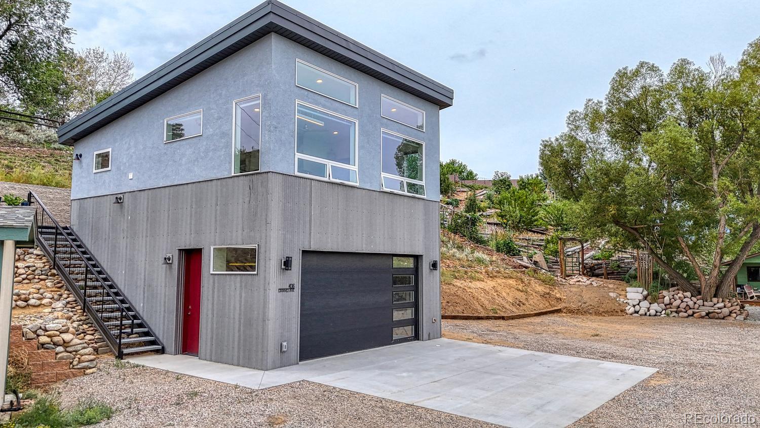 436 W Grand Avenue